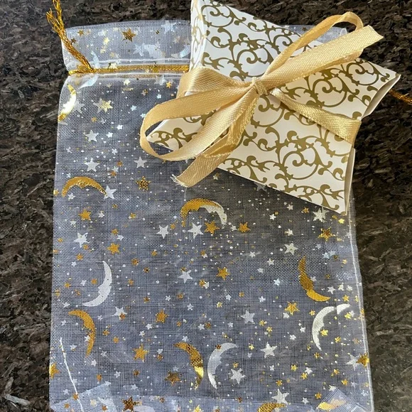 S925 Sterling Silver green square CZ  stud earrings. New. - Picture 10 of 10